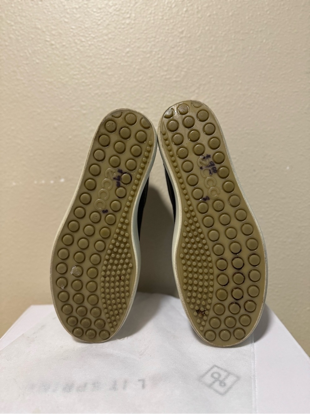 Ecco Black Leather Lace-Up Low Sneakers with Cream Insole - Picture 5 of 8